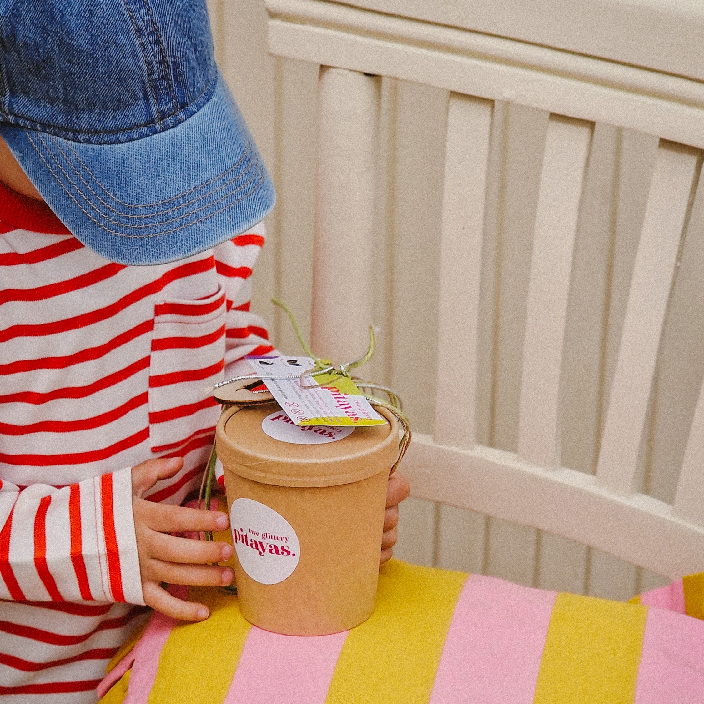 Pot of 16 Mini Size Crayons -"Easter Eggs" - Image 7